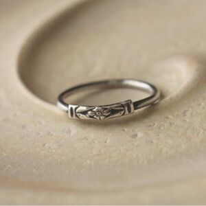 Forget-Me-Not: sterling silver floral design ring size 8